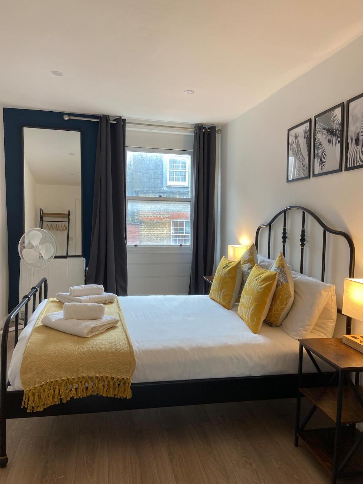 Spacious 2 Bed Flat On Iconic Old Compton Street Soho Londres