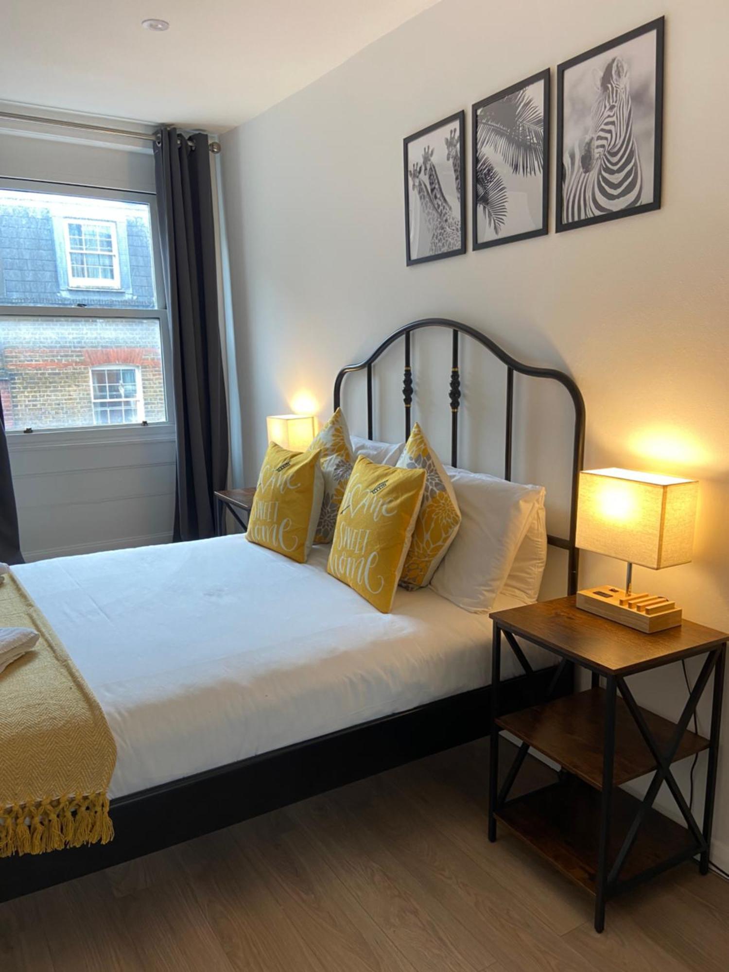 Spacious 2 Bed Flat On Iconic Old Compton Street Soho * Londres