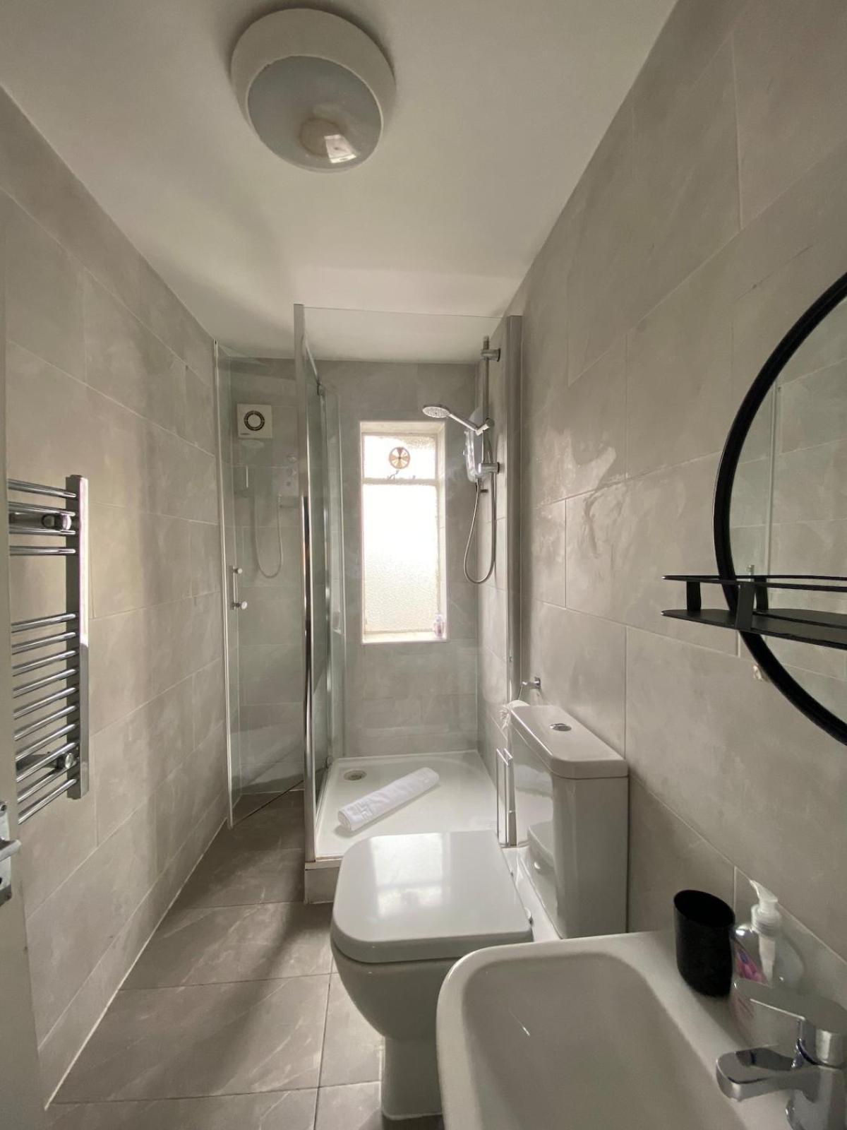 Spacious 2 Bed Flat On Iconic Old Compton Street Soho Londres