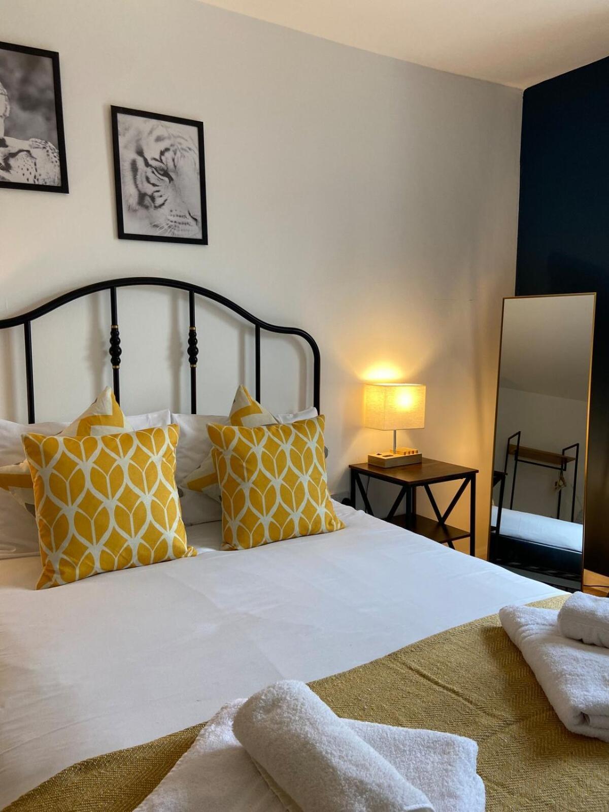 Spacious 2 Bed Flat On Iconic Old Compton Street Soho Londres