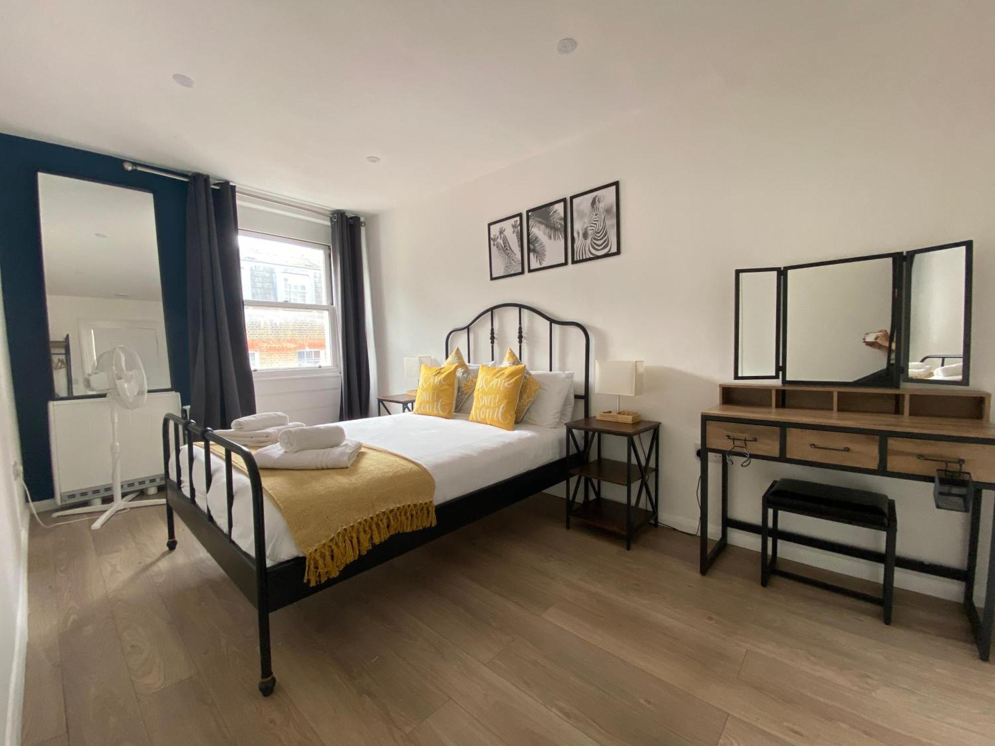 Spacious 2 Bed Flat On Iconic Old Compton Street Soho * Londres