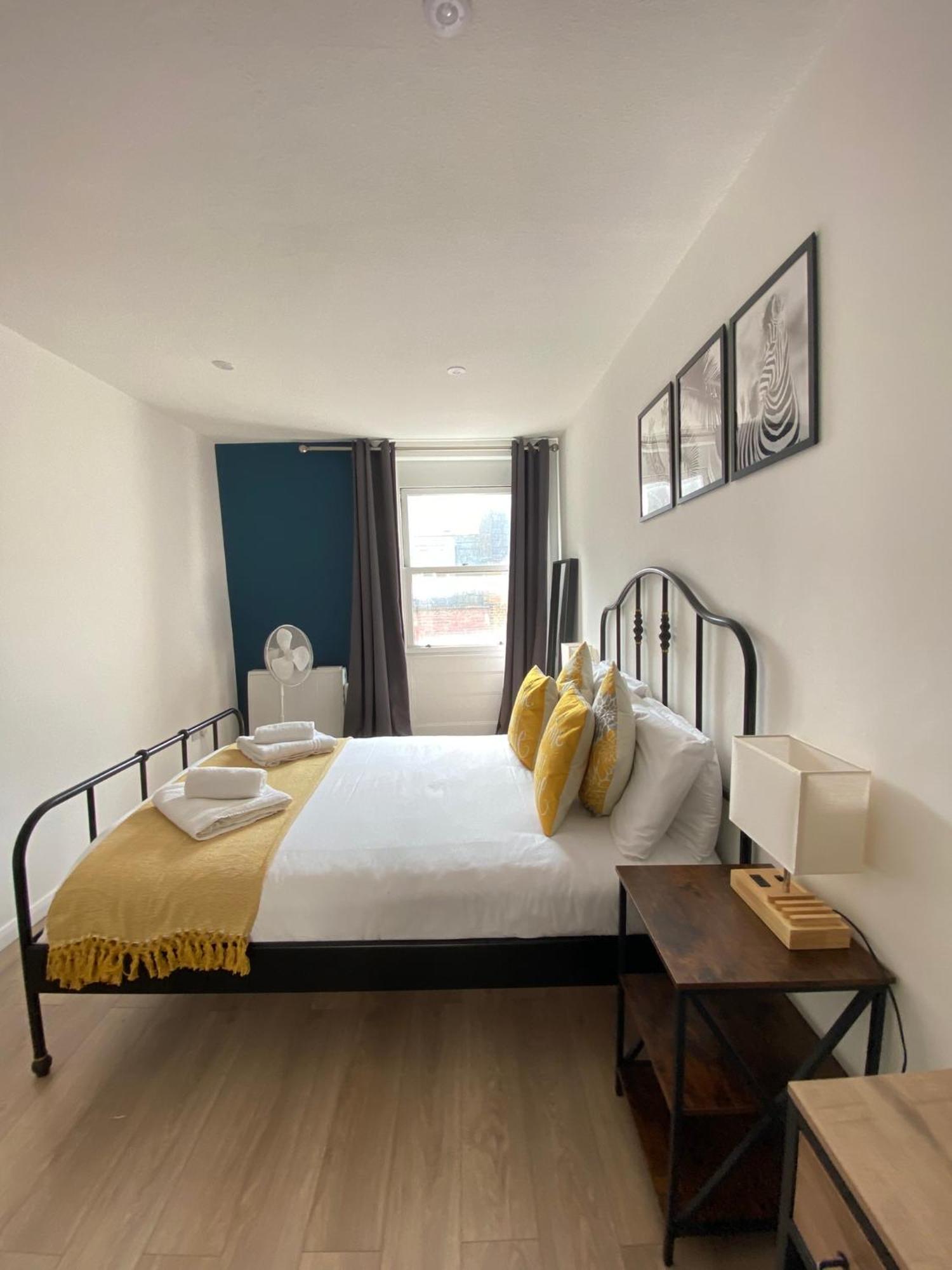 Spacious 2 Bed Flat On Iconic Old Compton Street Soho Appartement *