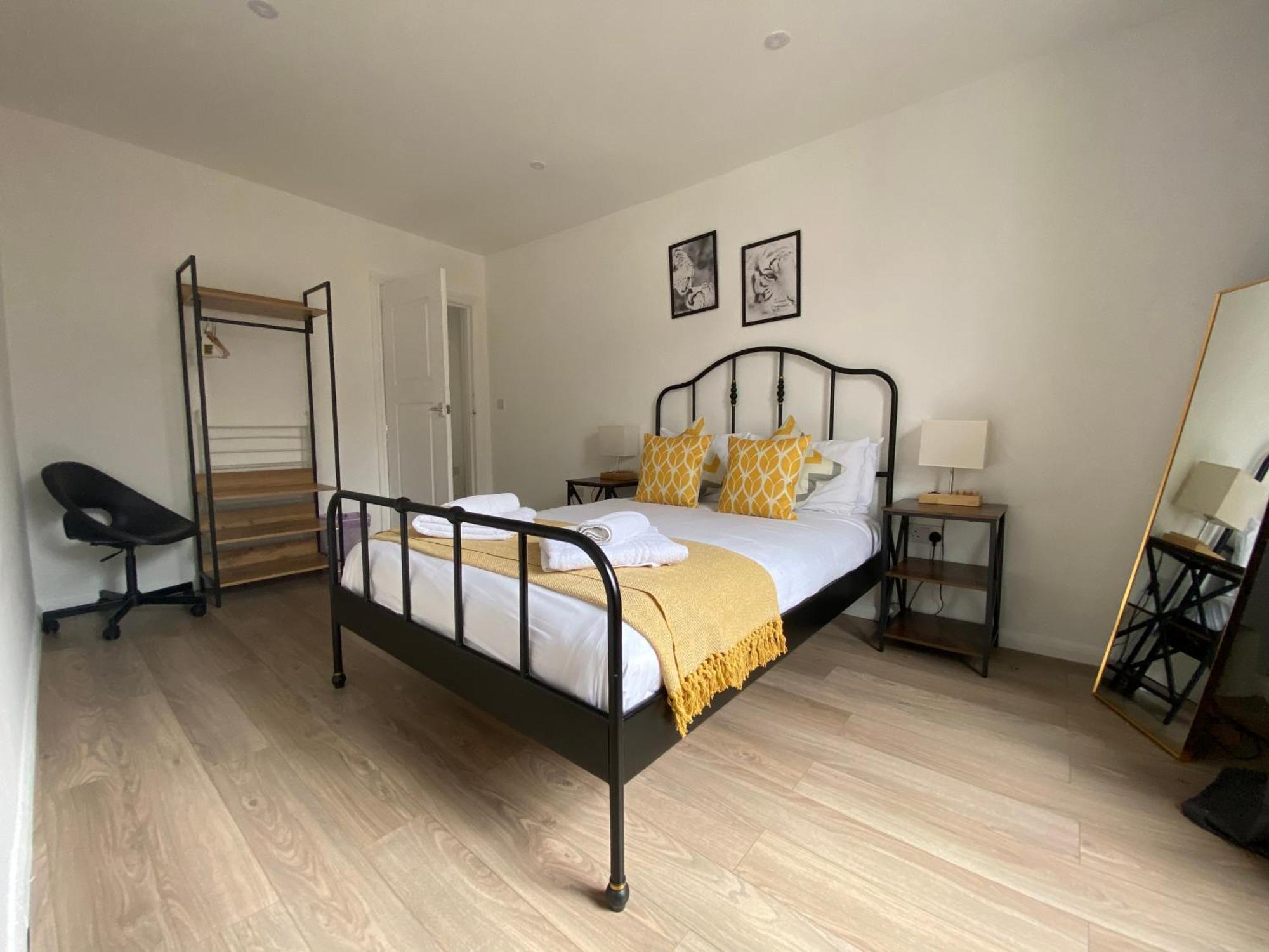 Spacious 2 Bed Flat On Iconic Old Compton Street Soho Appartement