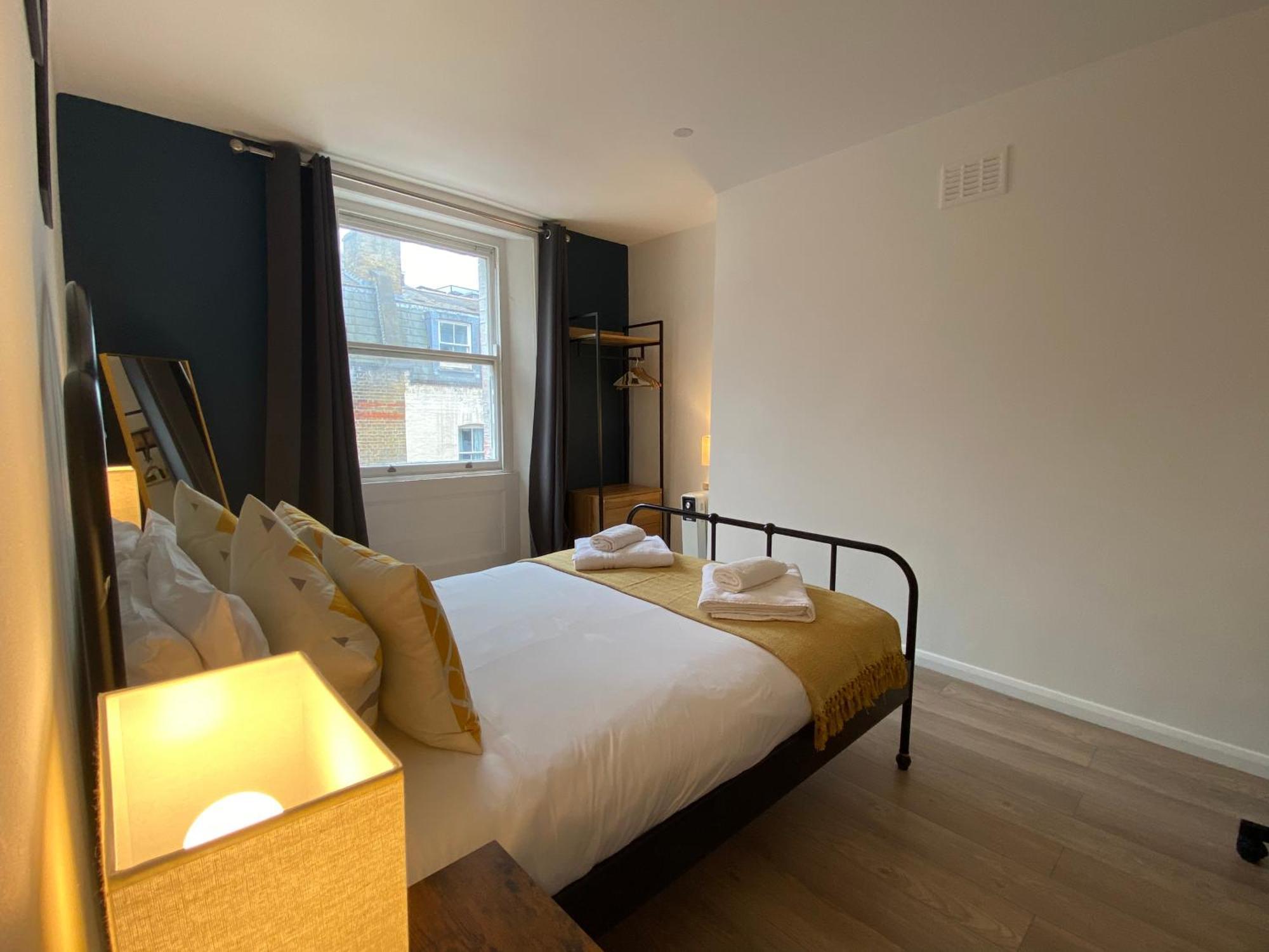 Spacious 2 Bed Flat On Iconic Old Compton Street Soho *